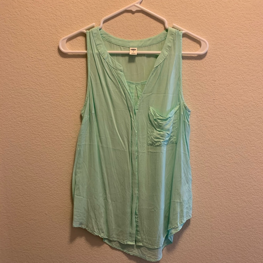 Lightweight button down tank